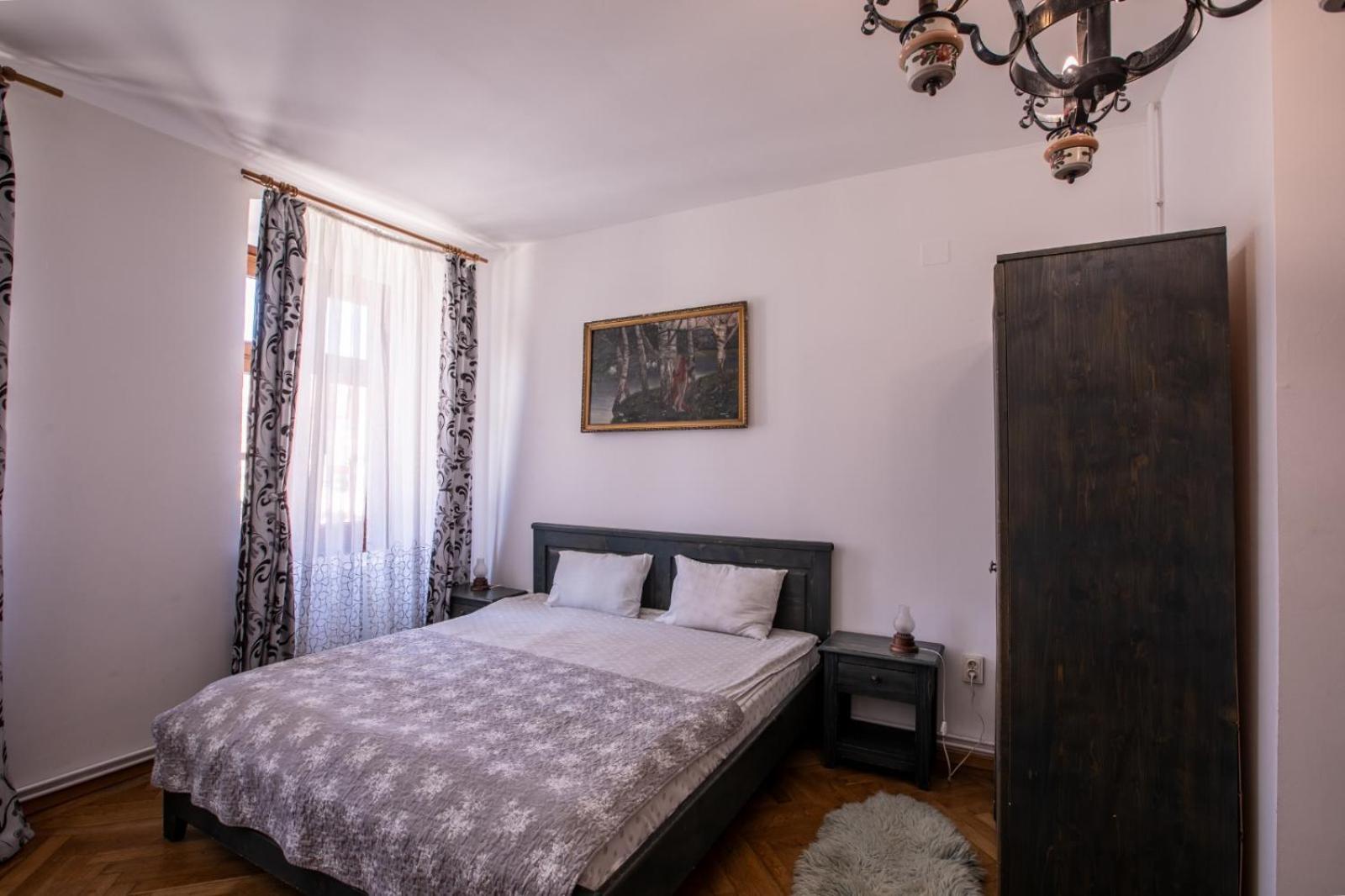 4 Rooms Piata Sfatului Brașov Exterior foto
