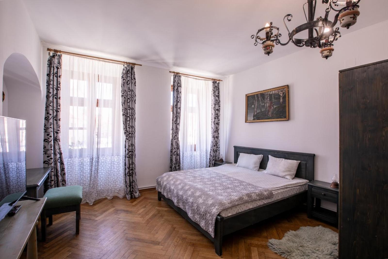 4 Rooms Piata Sfatului Brașov Exterior foto
