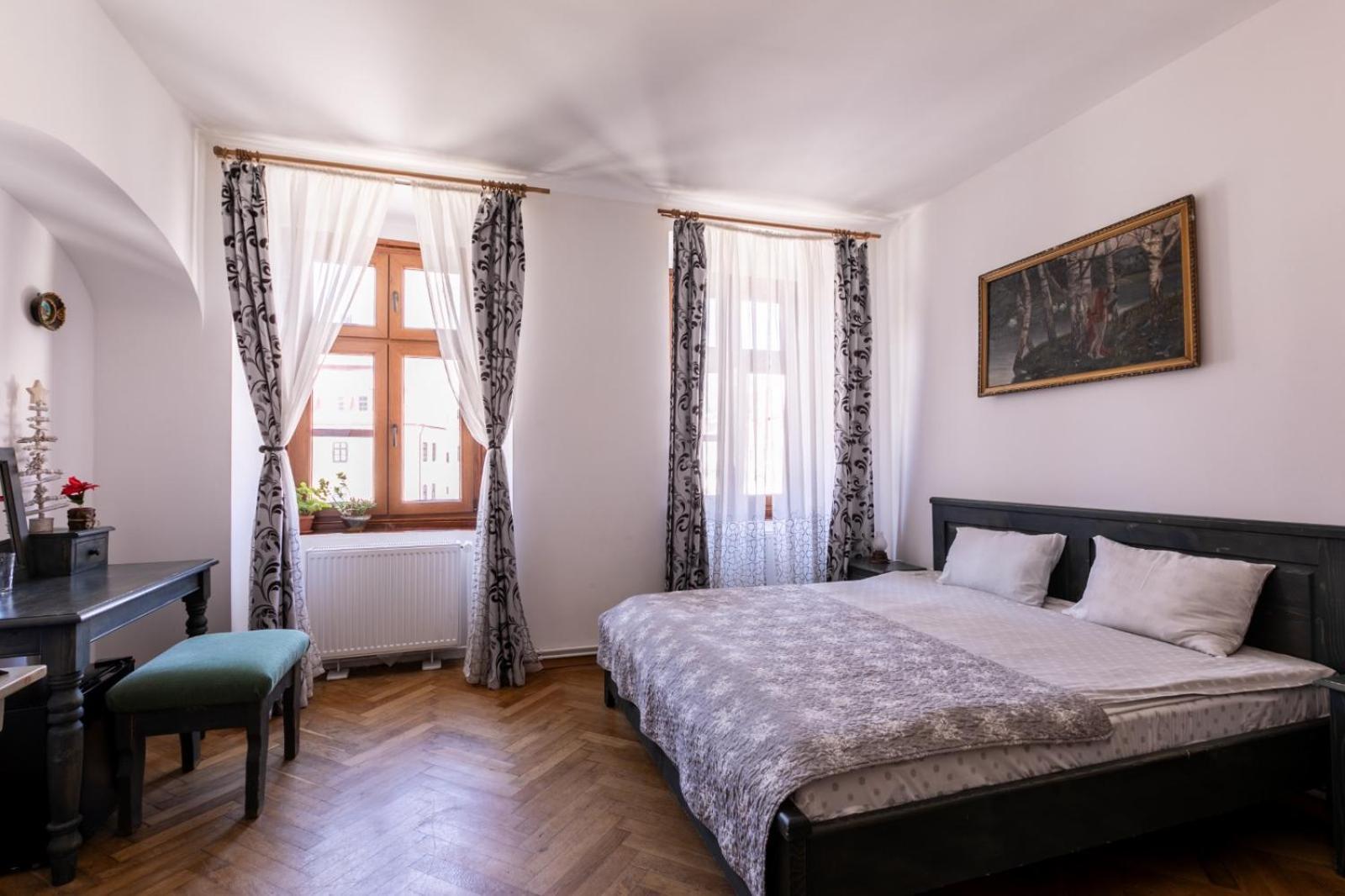4 Rooms Piata Sfatului Brașov Exterior foto