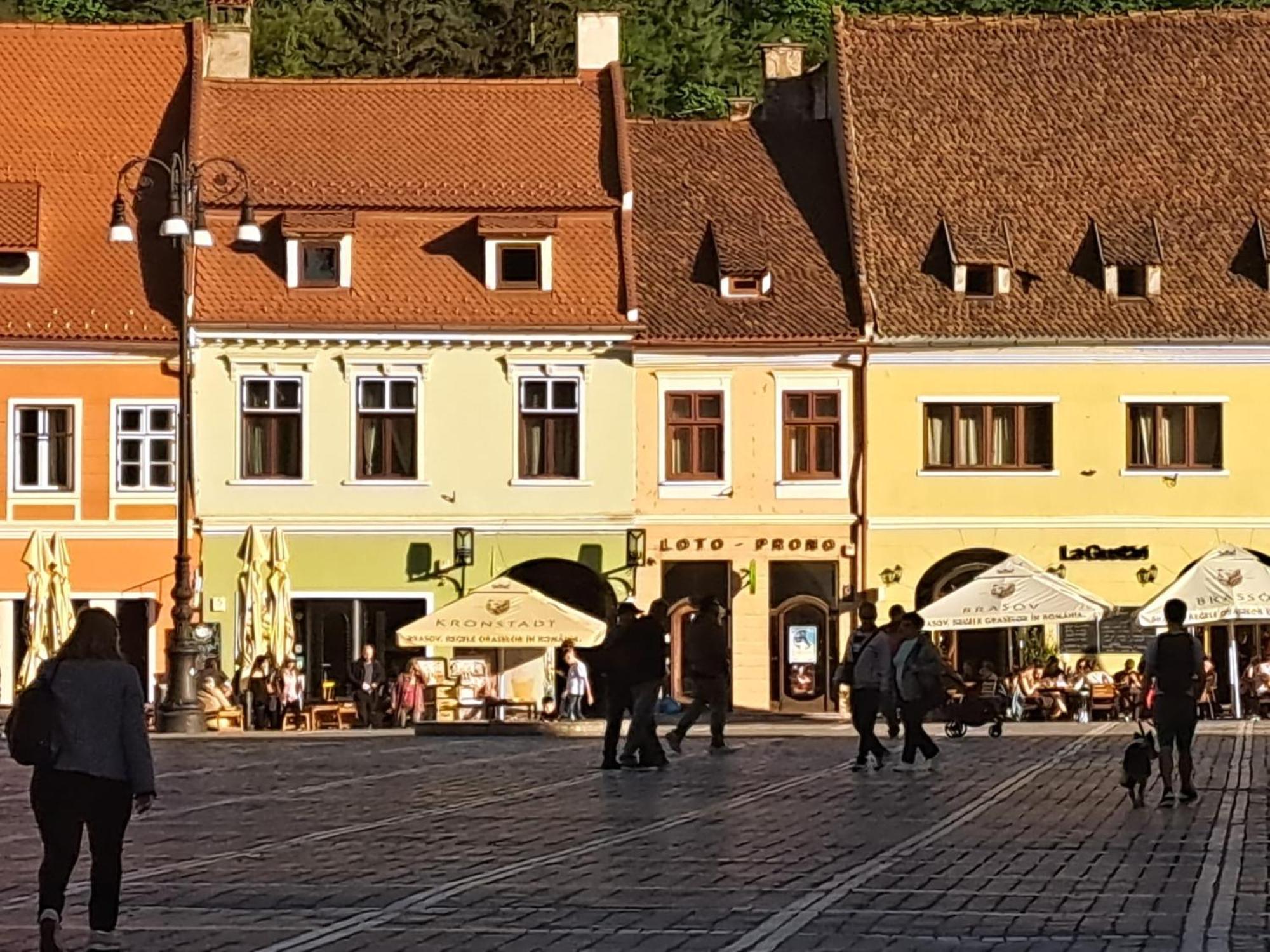 4 Rooms Piata Sfatului Brașov Exterior foto
